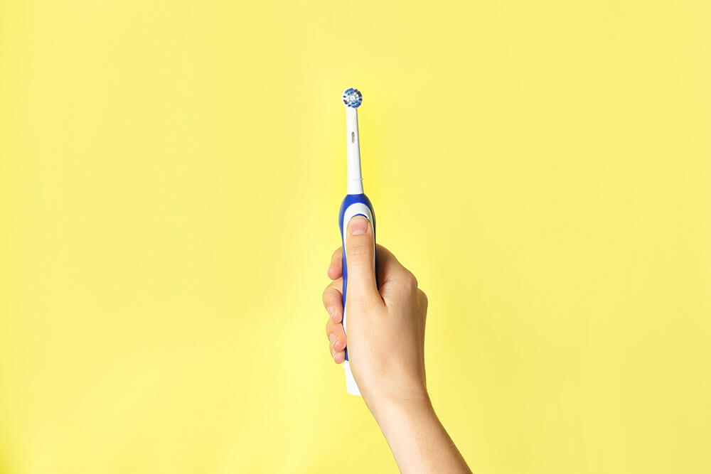 ホワイトニングに電動歯ブラシは効果あり？電動歯ブラシの効果や使い方