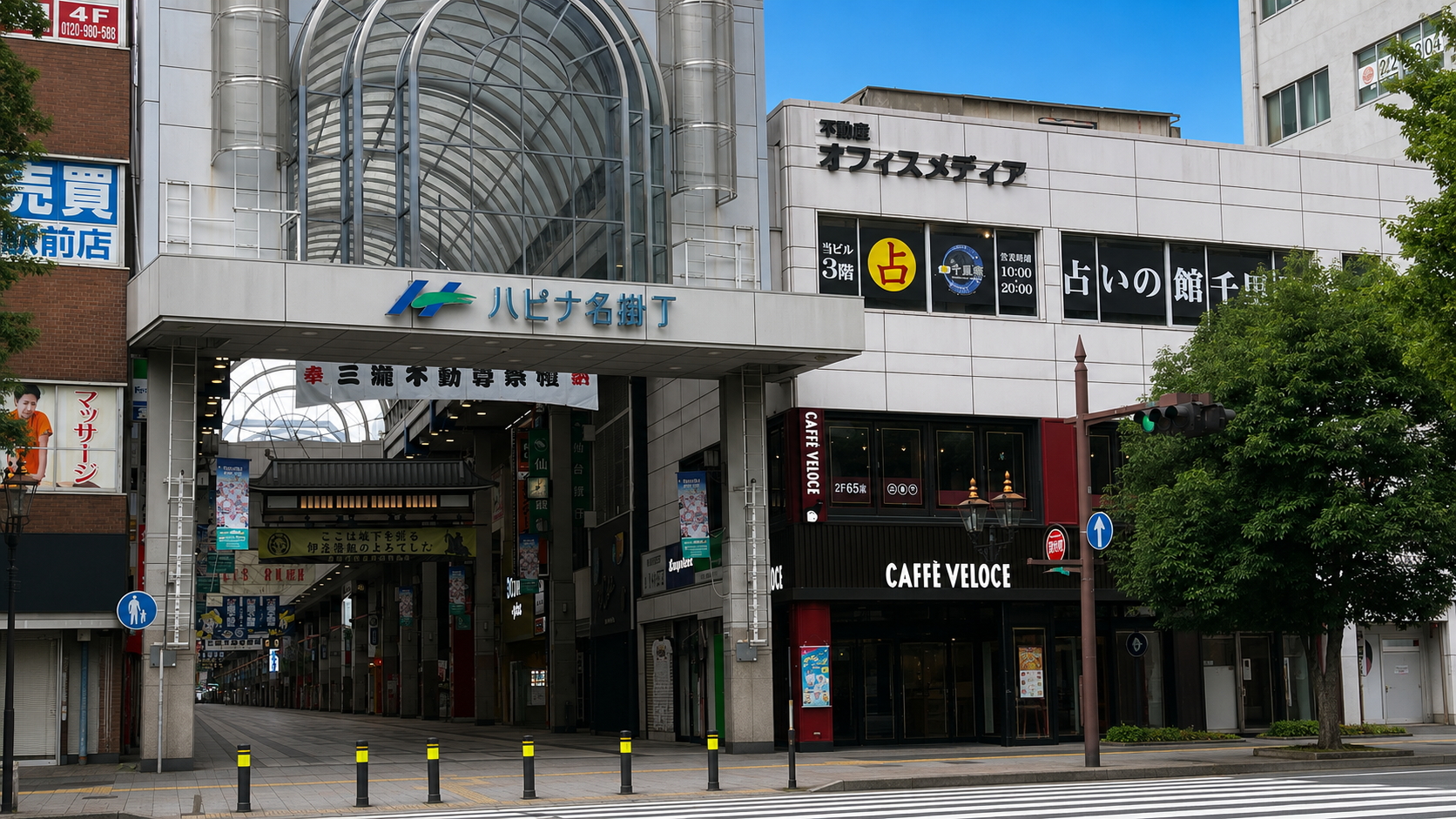 名掛丁アーケード内の横断歩道